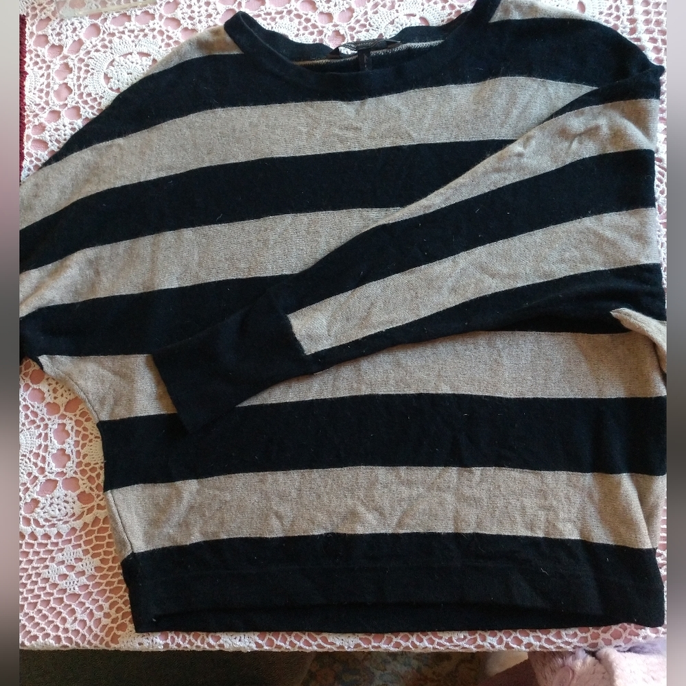 BCBG maxazria cropped light sweater